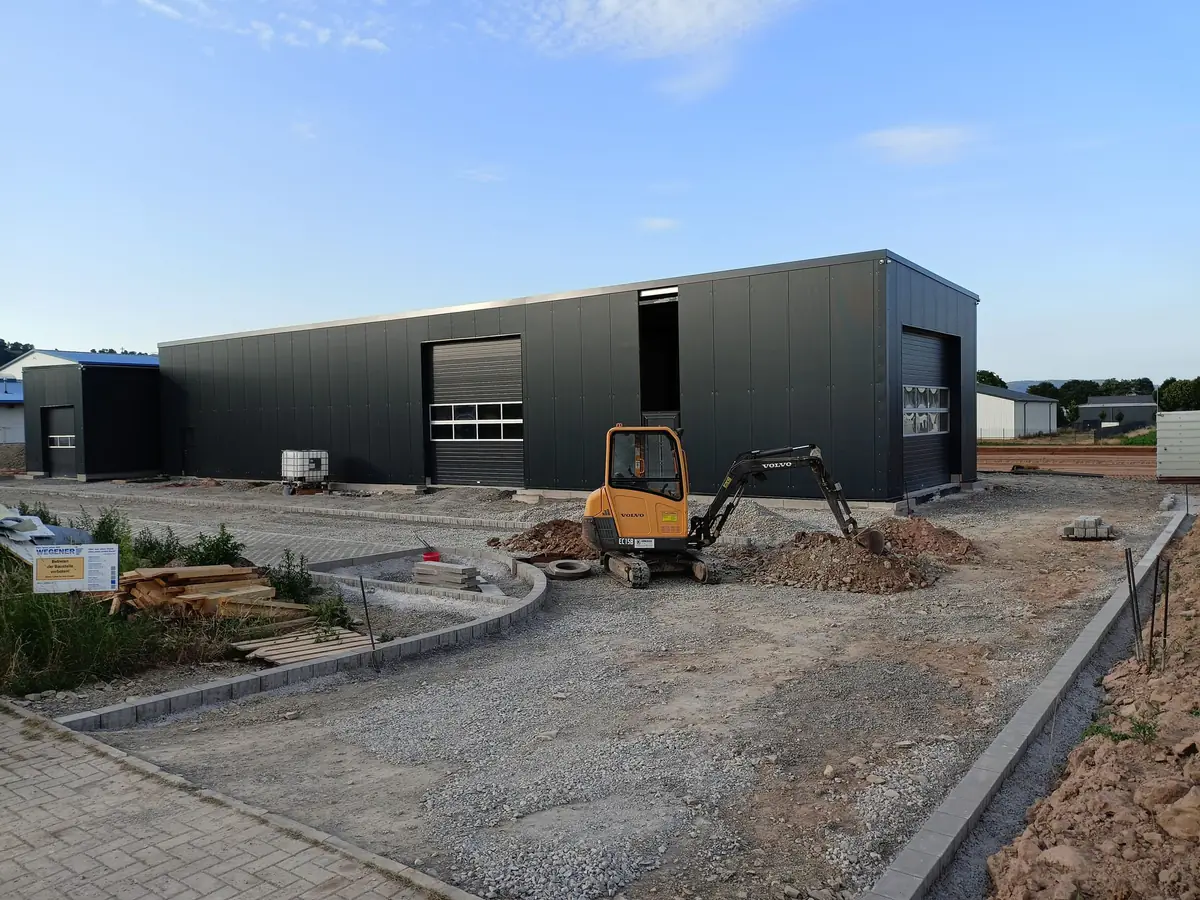 Industriehalle in der Bauphase