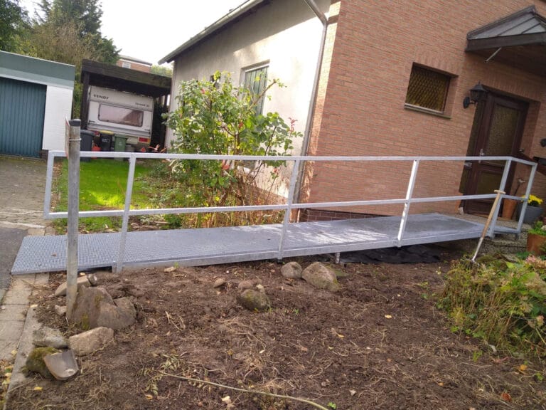 Verzinkte barrierefreie Rampe als Stahlkonstruktion