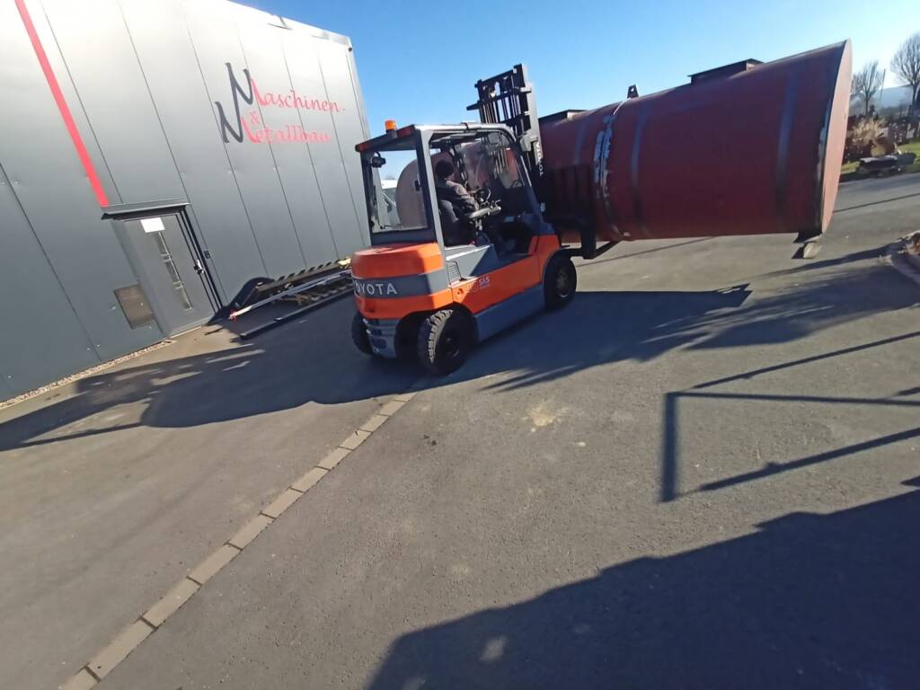 Toyota 40SAS Gabelstapler mit vier Tonnen Tragkraft bei NN in Höxter