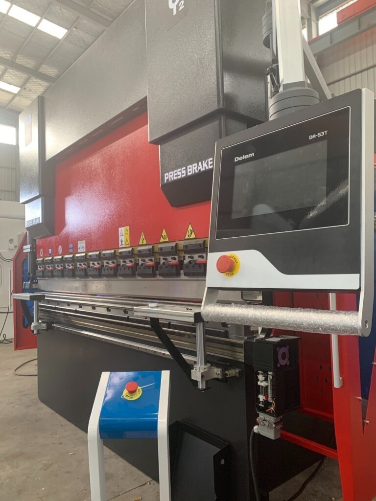 LOHNFERTIGUNG 15 CNC Abkantbank 7Achsen