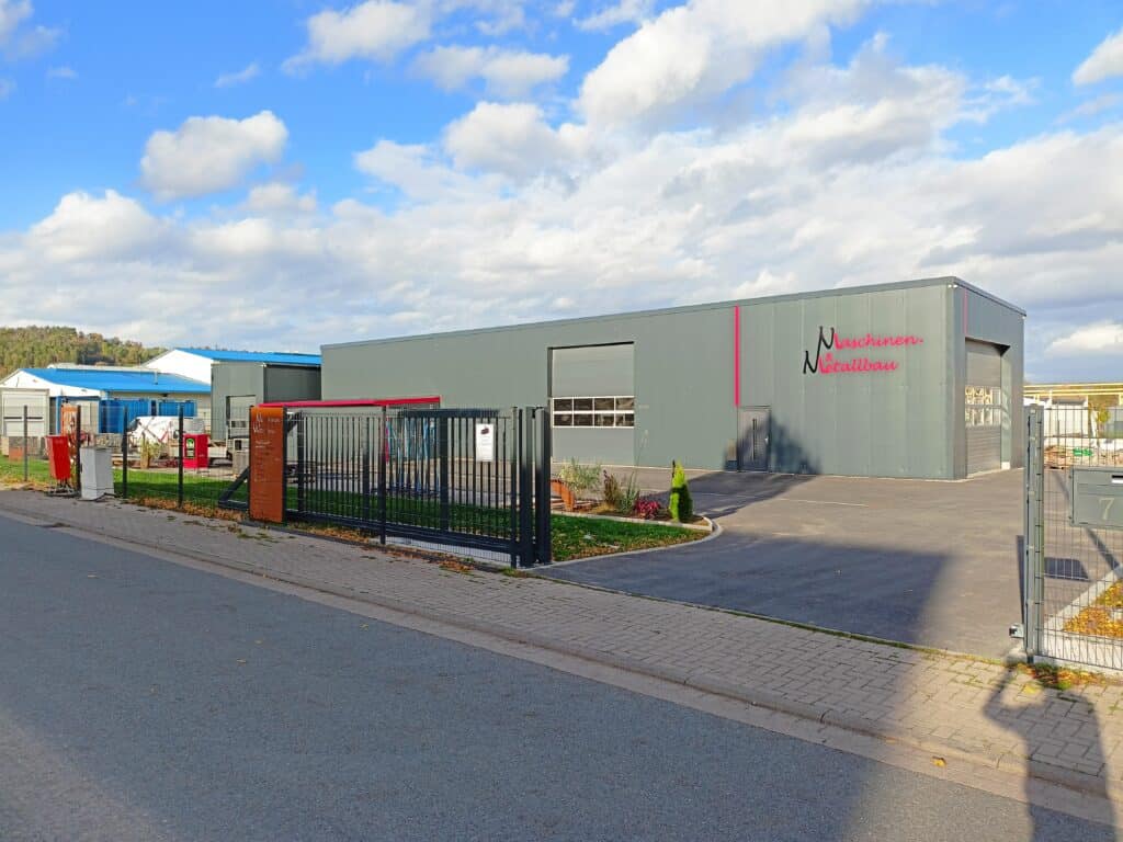 Fertiggestellte Produktionshalle von NN Maschinen- und Metallbau in Höxter